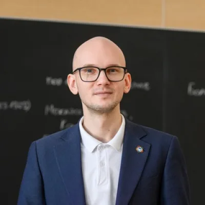 Михаил Попов