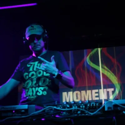 Alex Moment