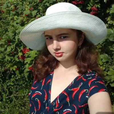 Барышня, влюбленная в поэзию 🕊☀️🕊