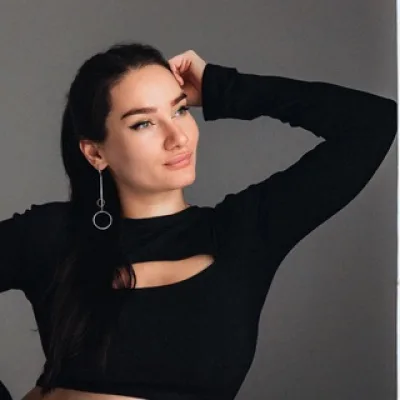 Арина Штерн
