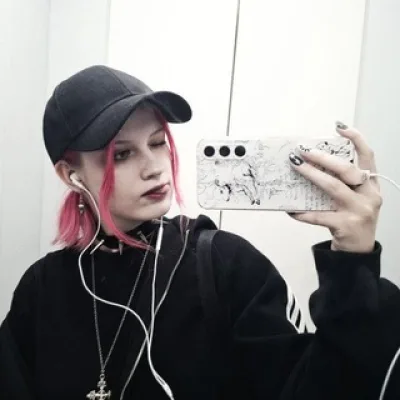 ℋ𝑜𝓃𝑒𝓎ℬ𝓁𝑜𝓈𝓈𝑒𝓂